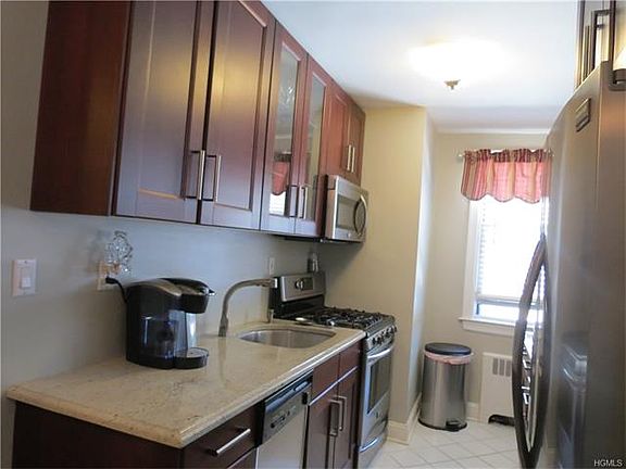 3rd image of 11 Bryant Cres APT 1E