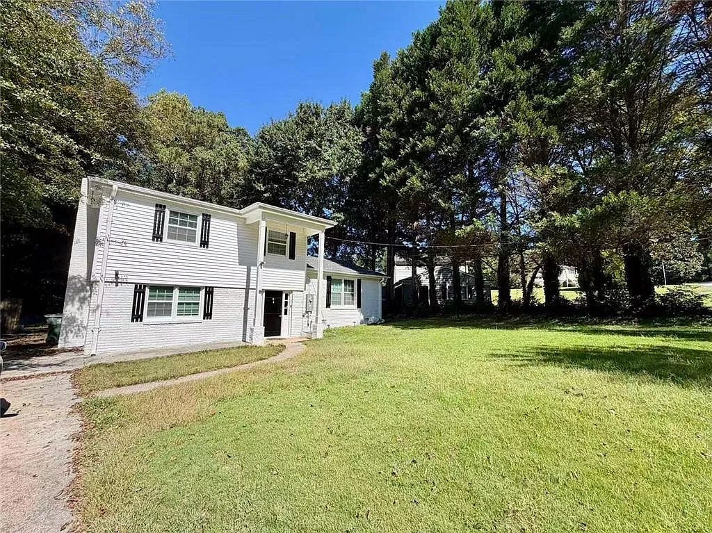 4 bed, 3.0 bath, 1840 sqft, $2,975 — Photo 2