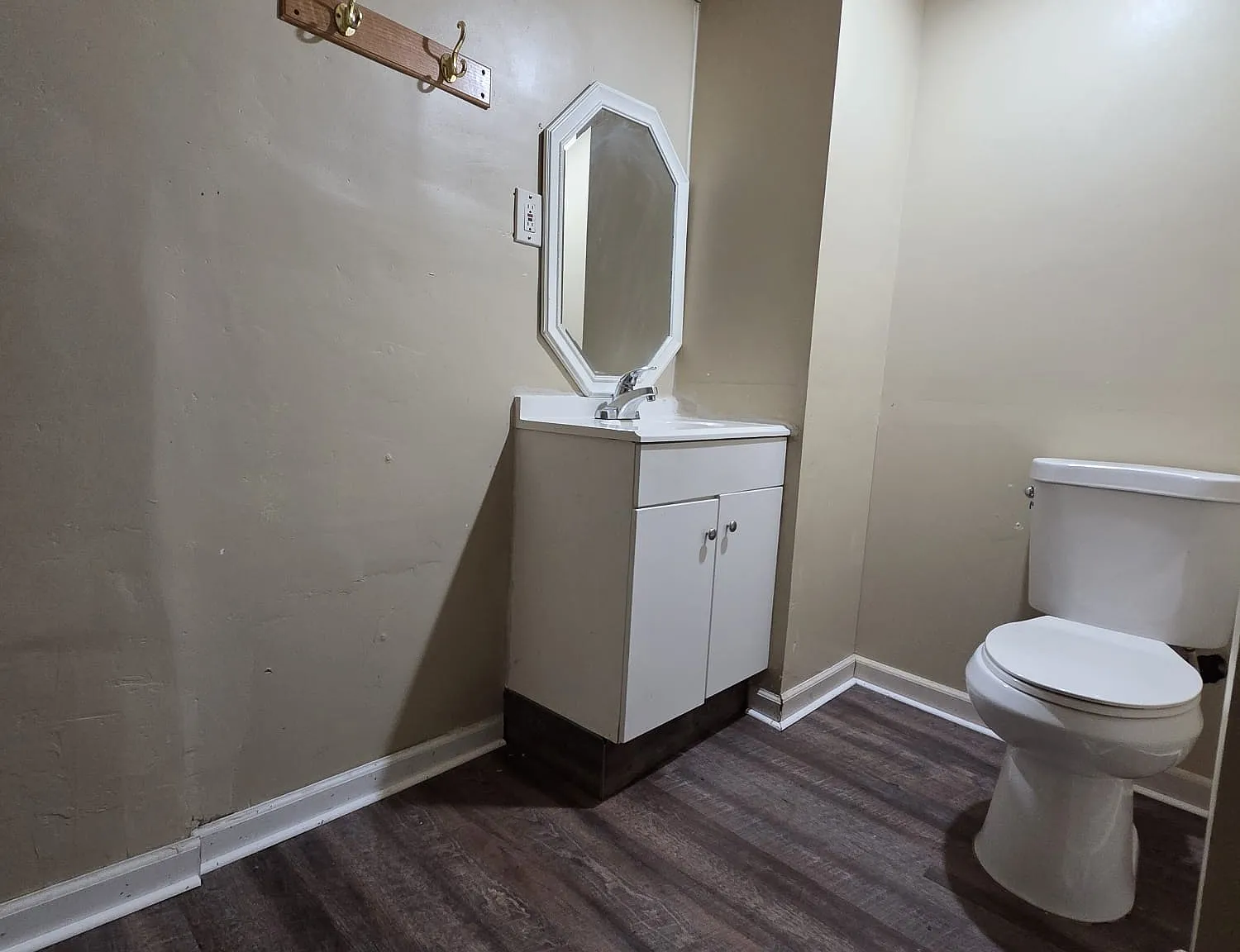 4 bed, 1.5 bath, 1400 sqft, $1,700 — Photo 2