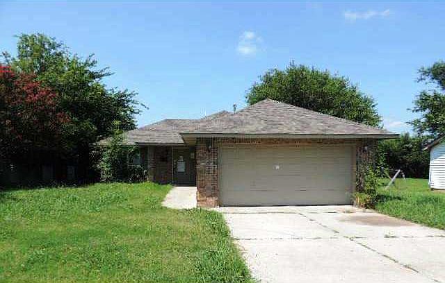 1st image of 3911 SE 10th Pl