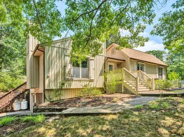 4911 Cherokee Hills Dr, Salem, VA 24153