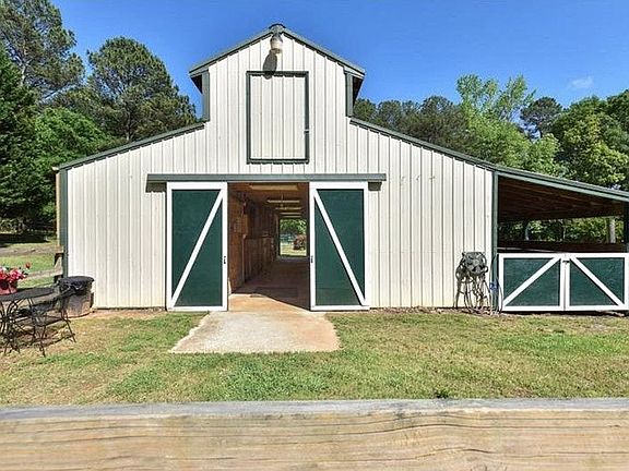 10 Stall barn