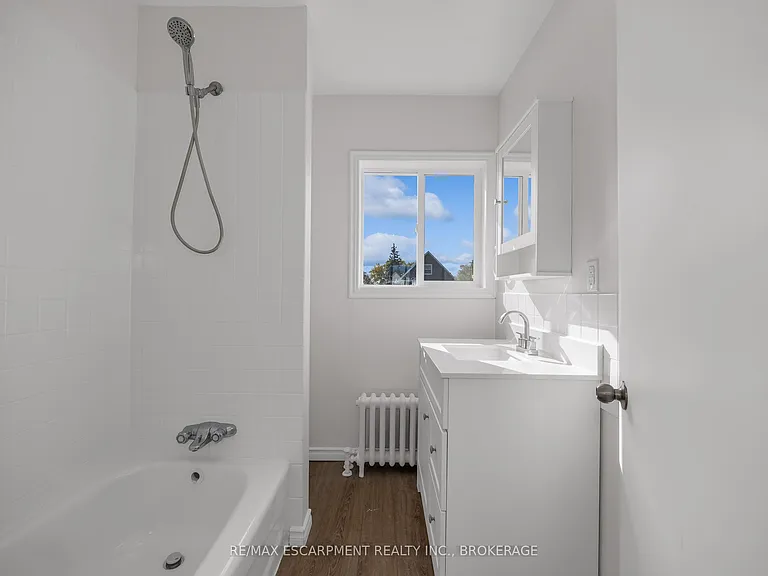 7 Maitland St #UPPER — Photo 9