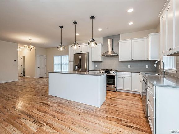 5th image of 11 Park Ave E #11
