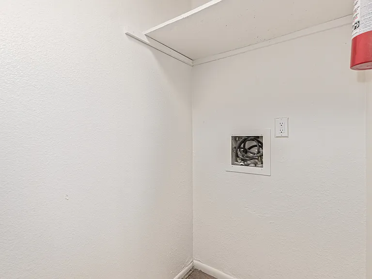 5810 N 48th Ln — Photo 13