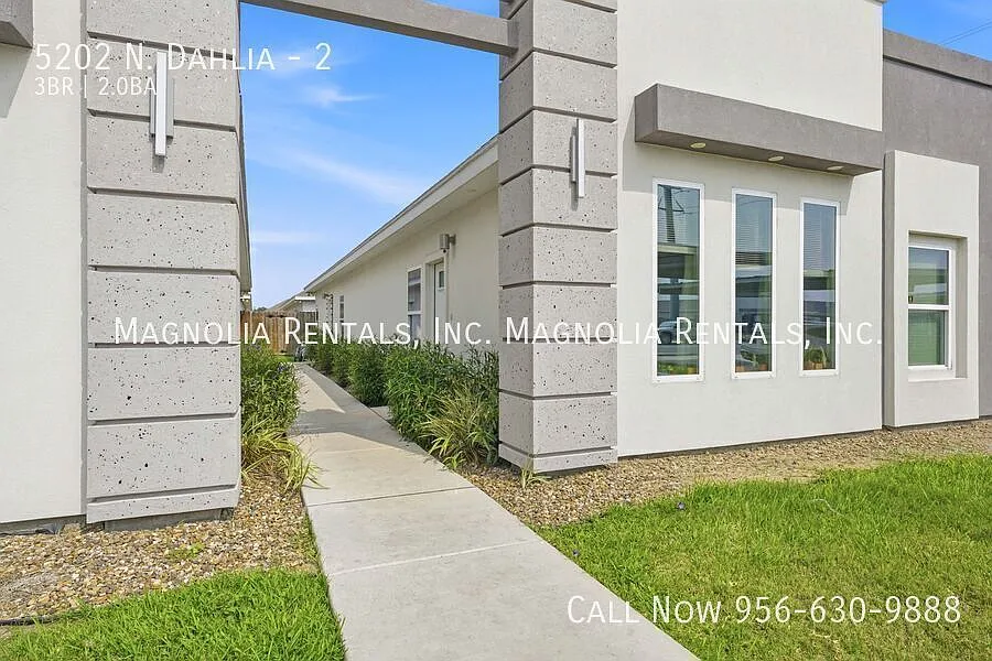 Building Photo - 5202 N Dahlia St #2