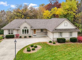 22075 W Ridge Rd, Waukesha, WI 53186