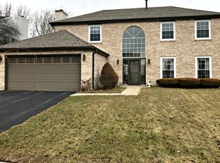 1049 Hill Crest Dr, Carol Stream, IL 60188