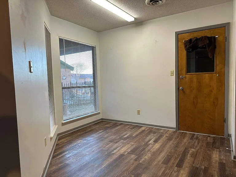 103 Montego Ct — Photo 6