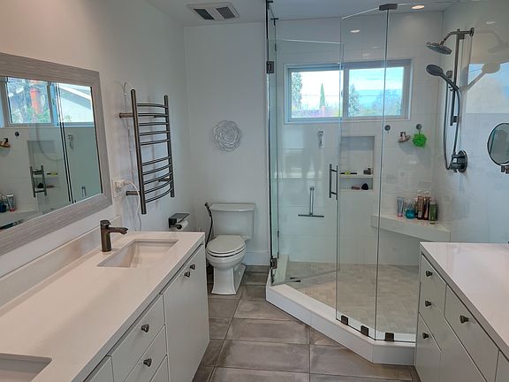 5th image of 1120 Bruckner Cir