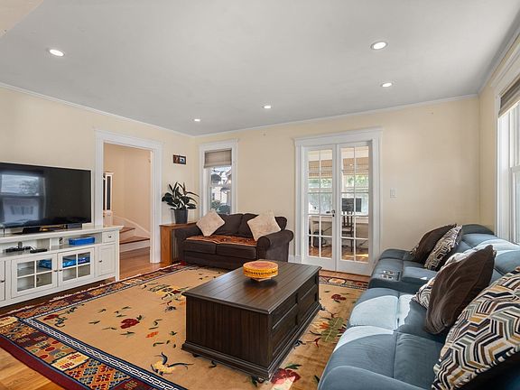 2nd image of 12 Ross St