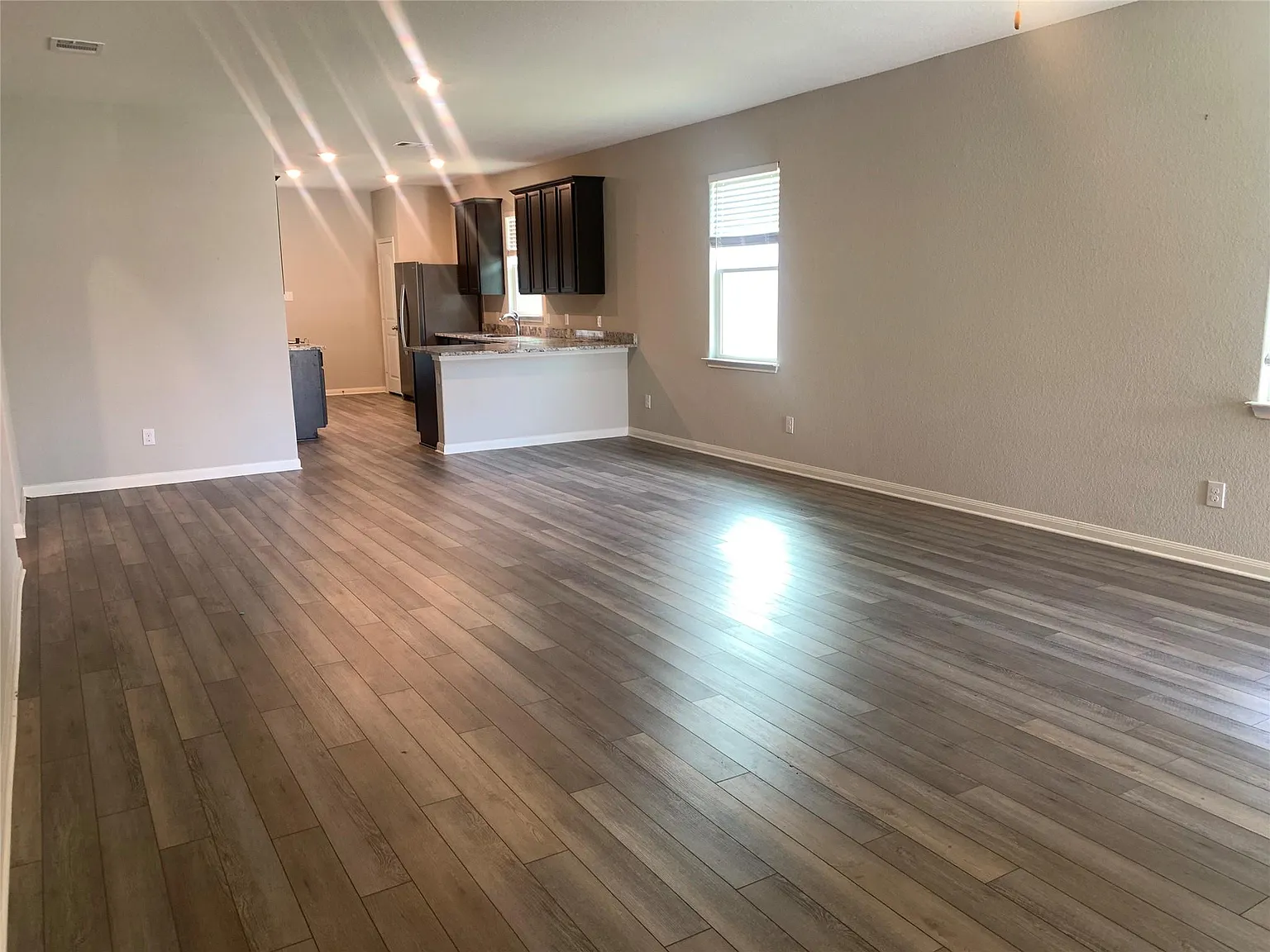 4 bed, 2.0 bath, 1835 sqft, $1,995 — Photo 4