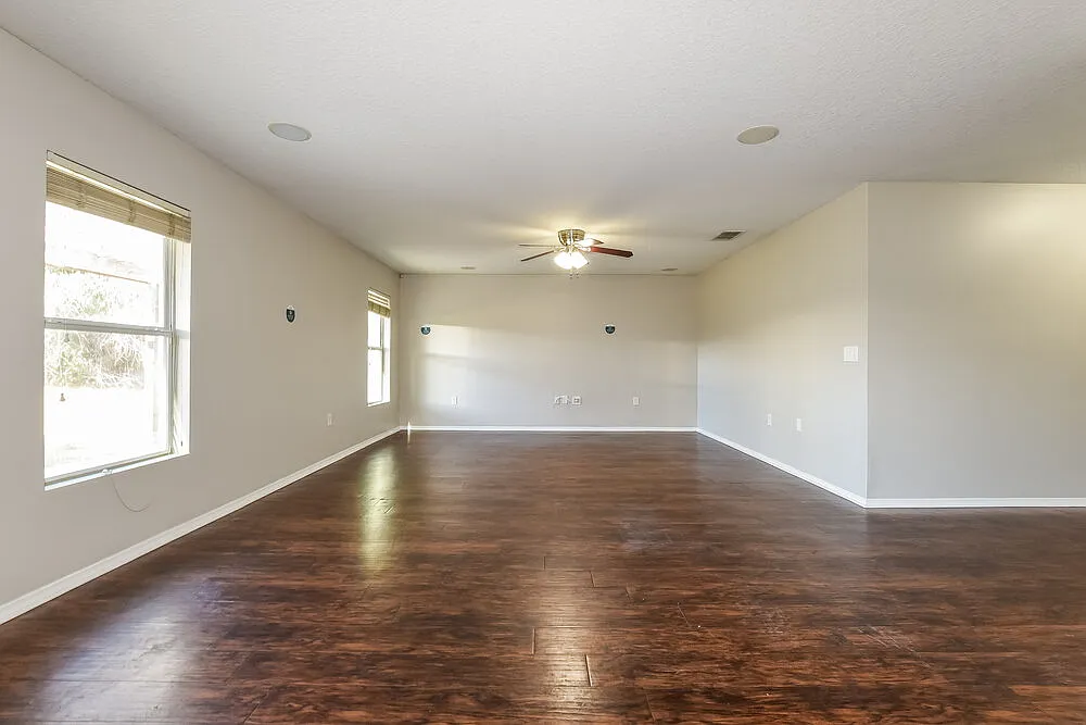 3 bed, 2.0 bath, 1760 sqft, $2,355 — Photo 3