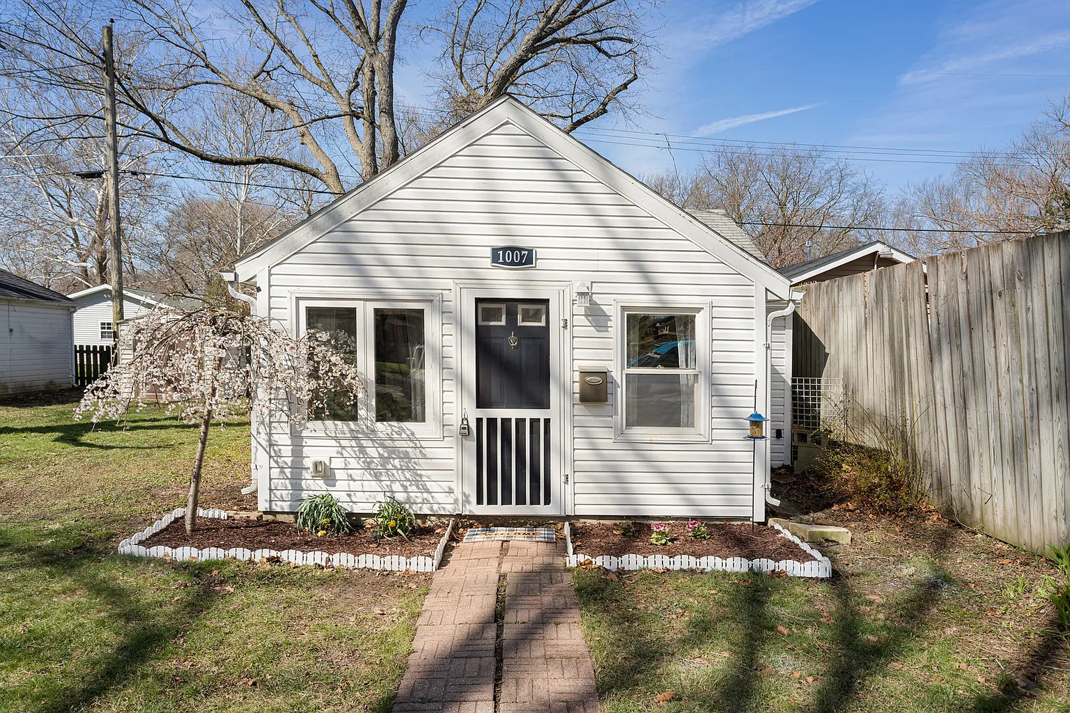 1007 S Cottage Grove Ave photo 1