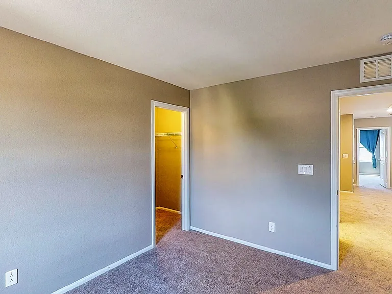 9733 Cluny Ave — Photo 32