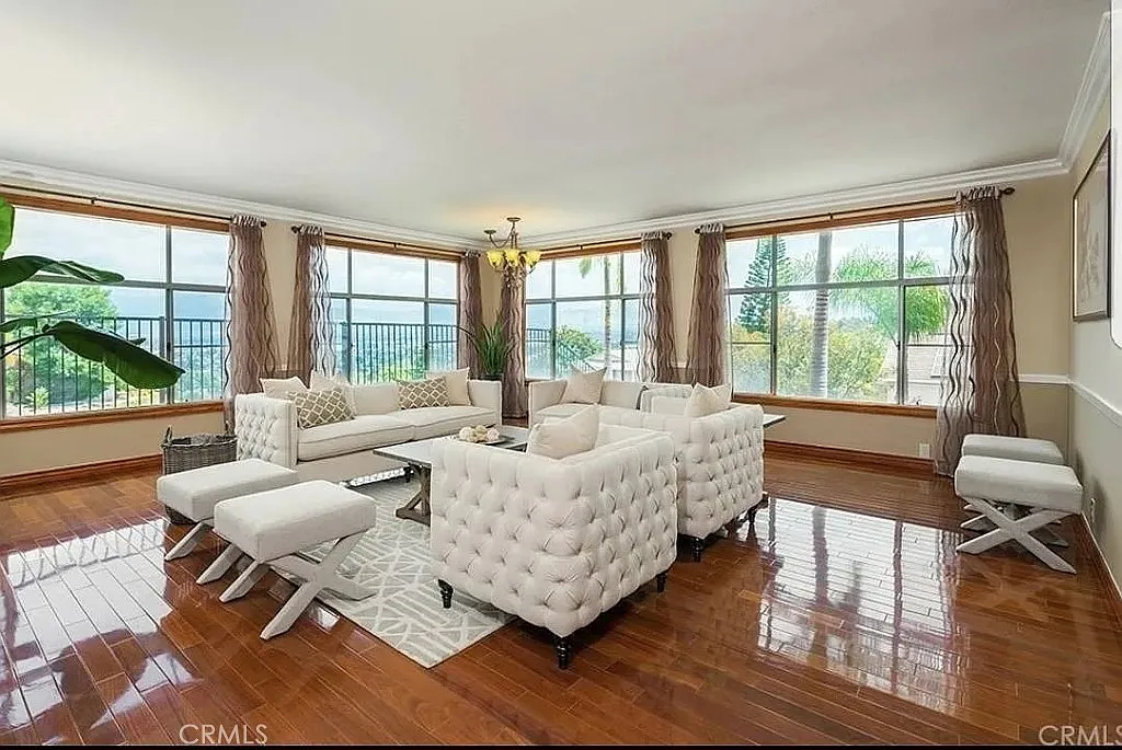 5 bed, 5256 sqft, $8,595 — Photo 4