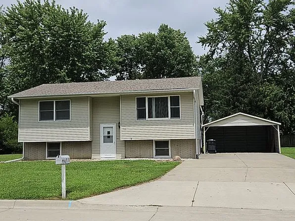 710 N Bergdahl Ct, Mount Pleasant, IA 52641