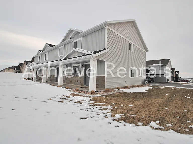 482 N 2650 W #9 — Photo 2
