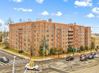 24120 Northern Blvd, Little Neck, NY 11362