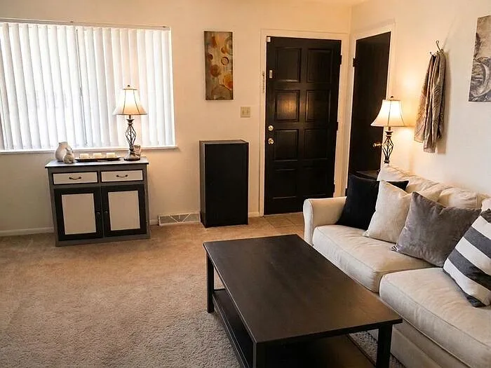 2 bed, 1.0 bath, 955 sqft, $1,395 — Photo 2