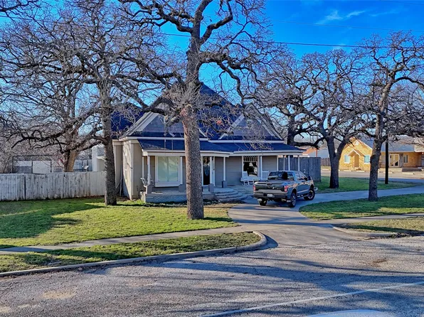 209 N Wickham St, Alvord, TX 76225