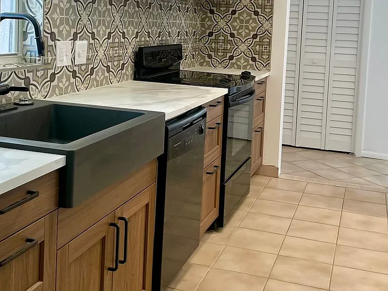 3560 Beach Dr SE — Photo 22