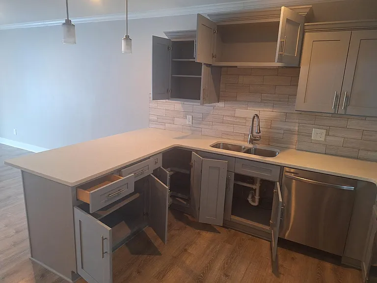 11290 Broadway St — Photo 36