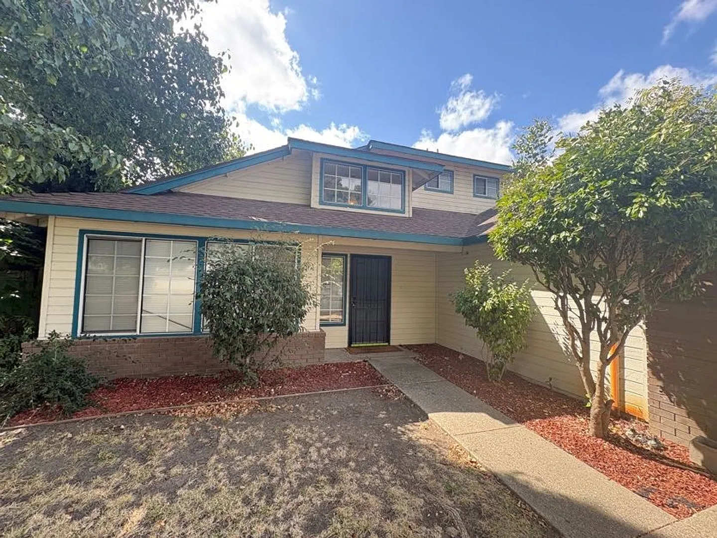 Spacious 2 Story, 3 Bedroom, 2 Bathroom Home — Photo 2