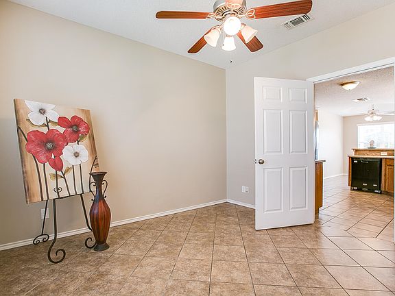 2nd image of 6025 Lyndhurst Dr