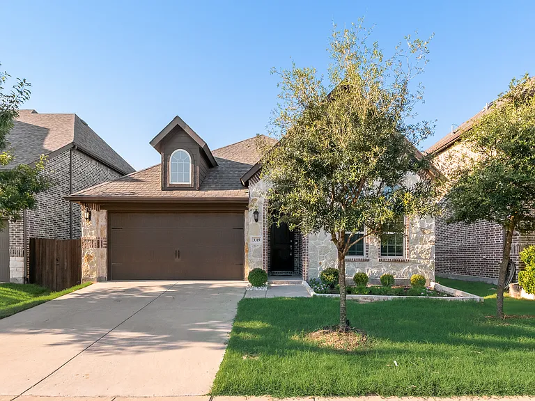 3319 Sequoia Ln — Photo 1