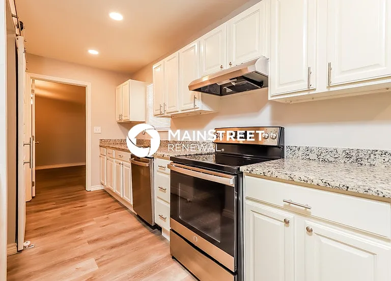 450 Millwood Ln — Photo 6