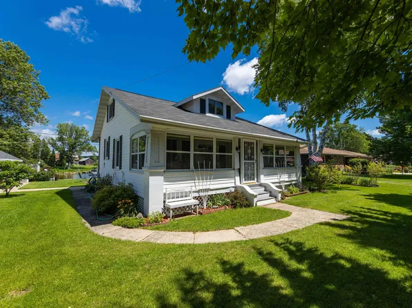 1174 Riverside Dr, Suamico, WI 54173