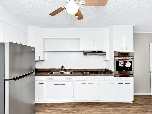 3rd image of 512 Oshaughnessy Ave NE Unit A