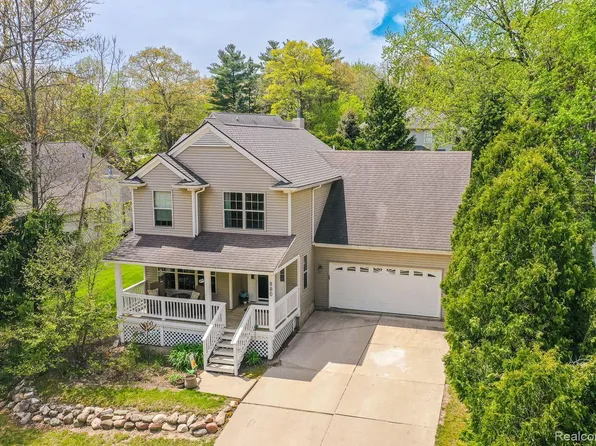 880 Frank Rd, Lake Orion, MI 48362