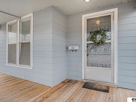 4th image of 608 N 41st Ave