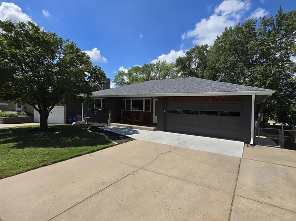 5261 S 49th St, Lincoln, NE 68516