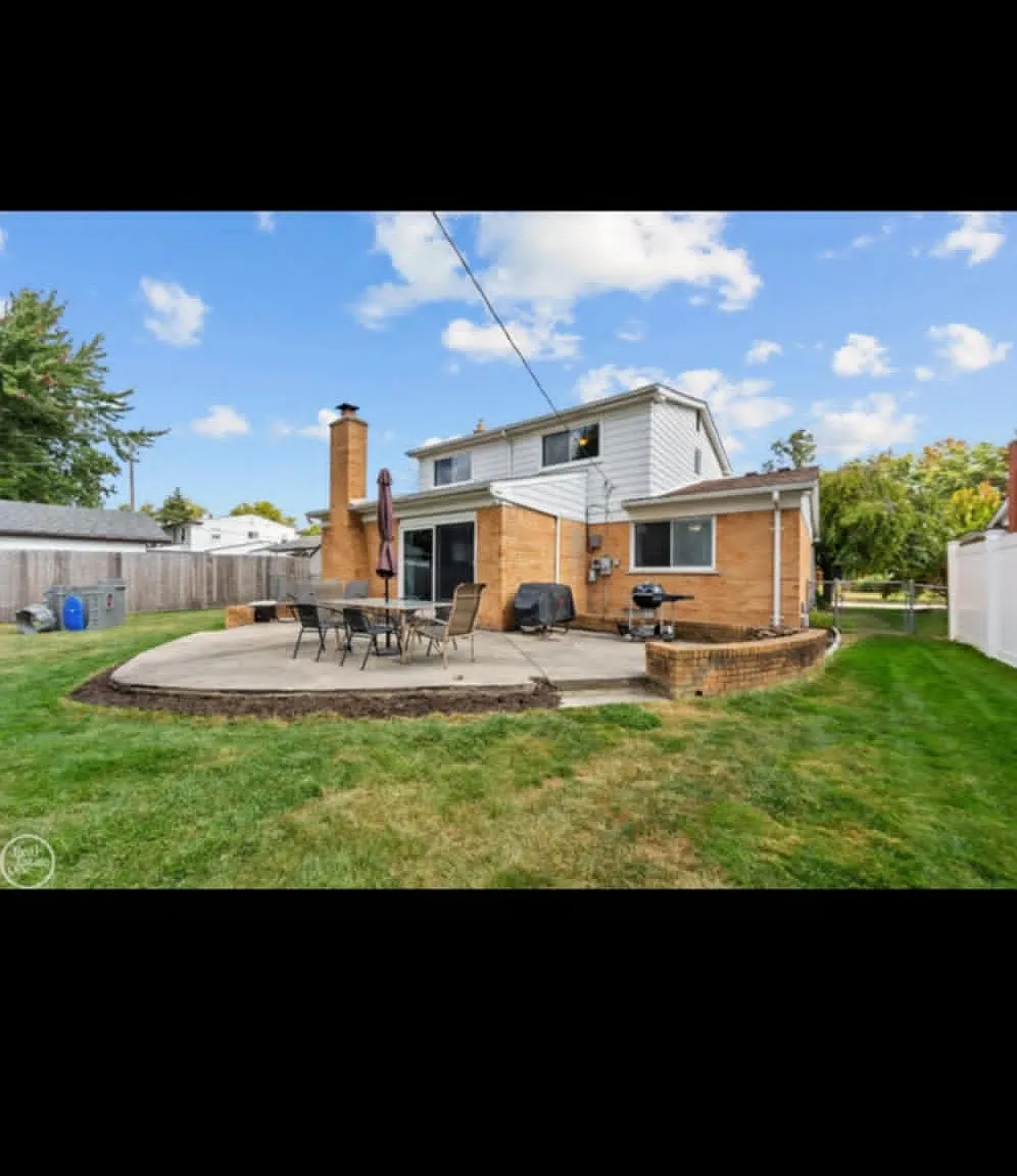 4 bed, 1.5 bath, 2392 sqft, $2,600 — Photo 3