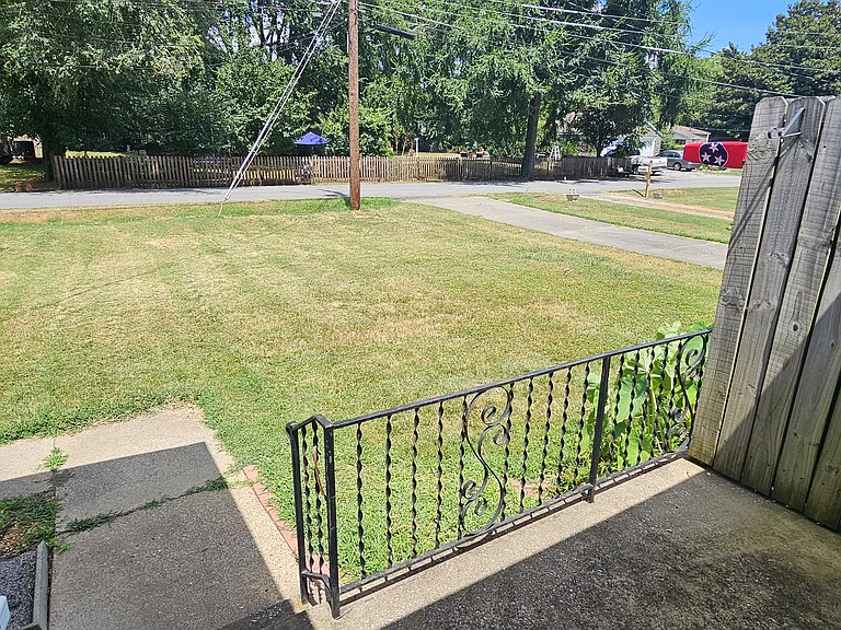 203 Nokes Dr #B — Photo 10