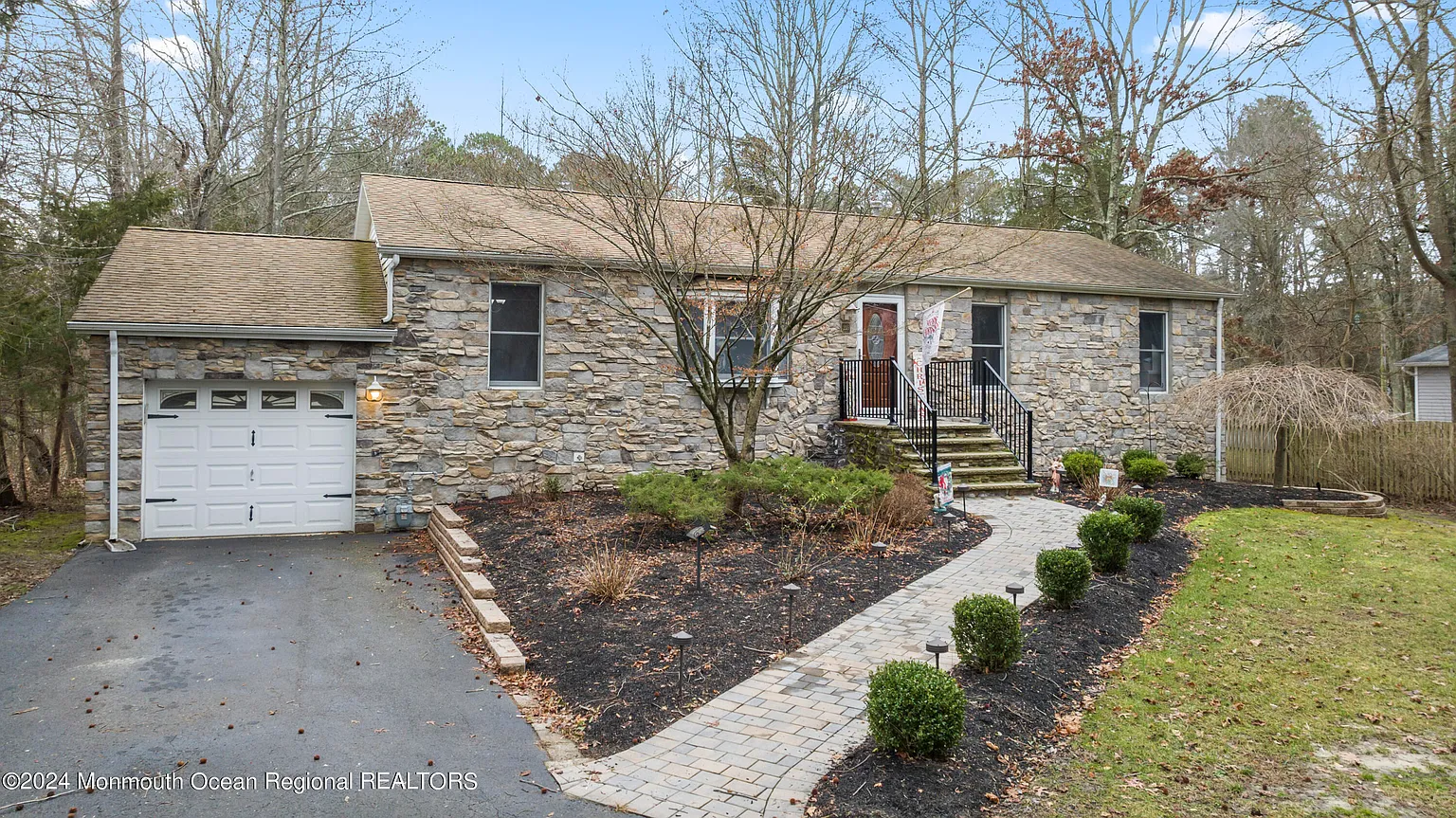 225 Cedar Swamp Road photo 1