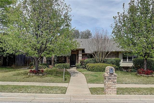 1st image of 849 Saddlebrook Dr N