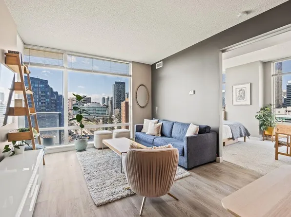 215 N 13th Ave SW #1003, Calgary, AB T2R 0V6