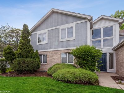 328 Frontage Rd APT 2B, Willowbrook, IL, 60527