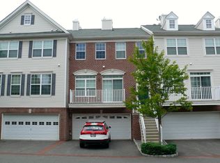 7 Carpenter Ct, Jersey City, NJ 07305