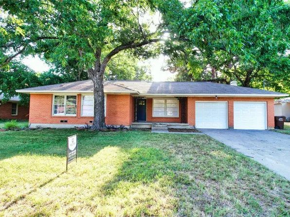 2421 Robinwood Ln, Denton, TX 76209