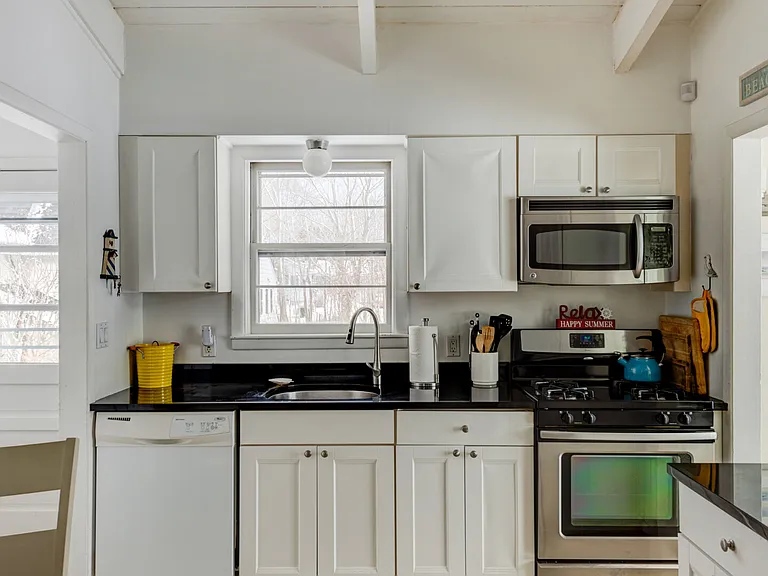 155 Bay St — Photo 9