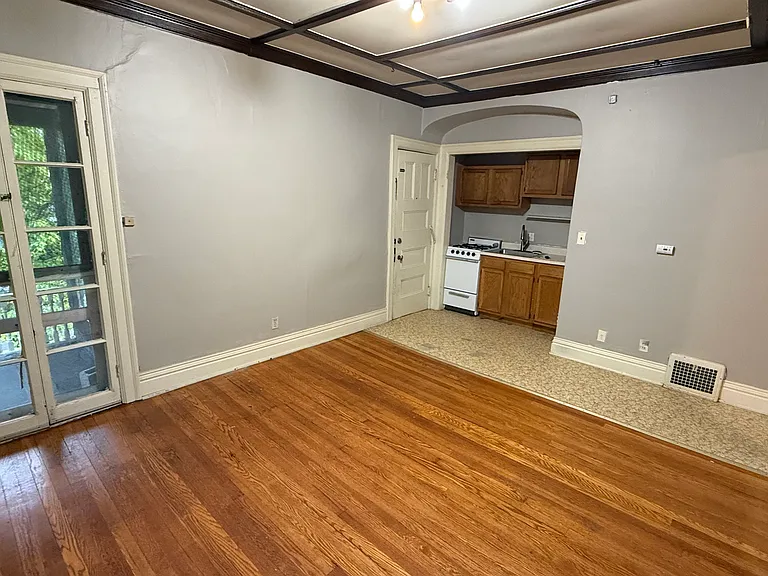 114 Crescent Ave #4 — Photo 2
