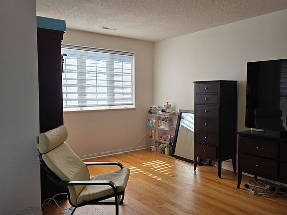 4th image of 221 Grandview Way