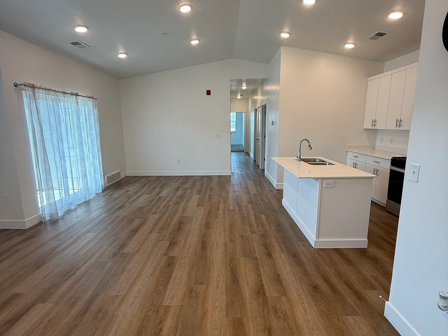 471 W 15 S — Photo 1