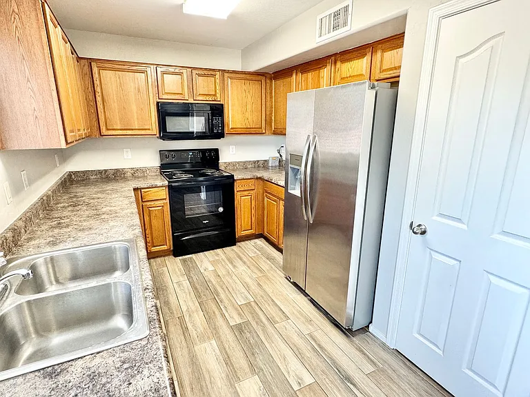 9820 W Pioneer St — Photo 20