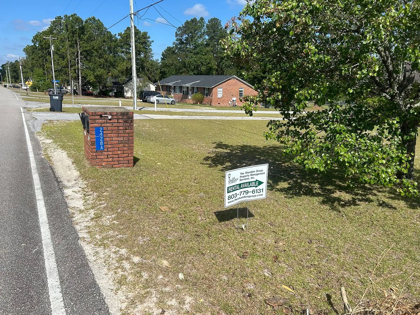 Available Now 3 Bedroom / 2 Bathroom Duplex In Elgin! — Photo 3